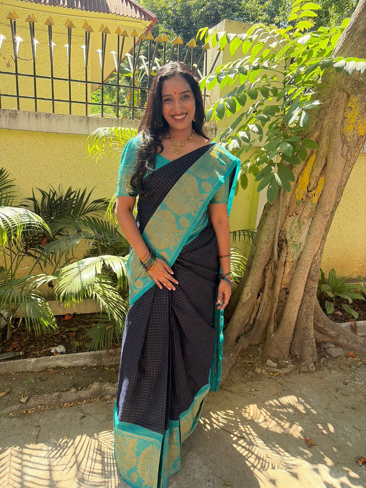 ZARI KATTAM MAYOORI SUNGUDI COTTON SAREE - NAVY BLUE WITH TEAL BLUE with contrast blouse